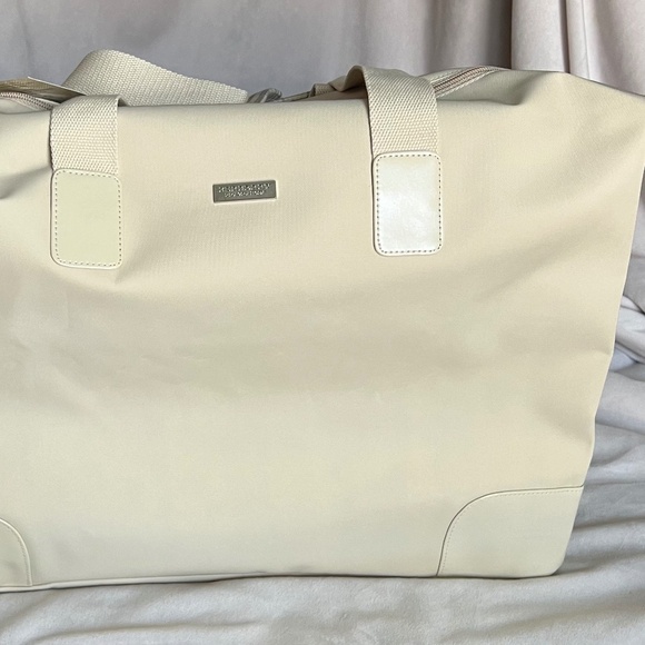 New Burberry Overnight Bag / Tote - Picture 7 of 10